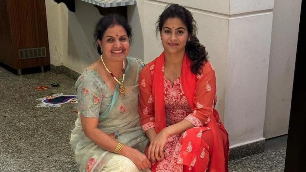 manu-bhaker-shares-heartwarming-message-for-her-mother-after-historic-paris-olympics-2024